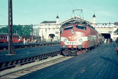 {short description of image}